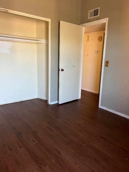 Building Photo - 1698 W Park Wood Ln