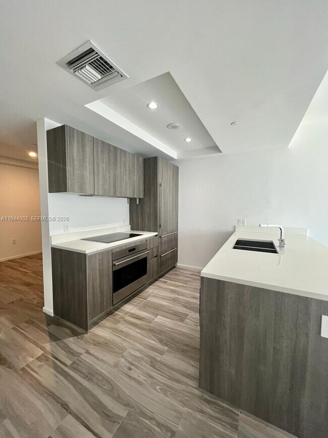 Building Photo - 801 S Miami Ave