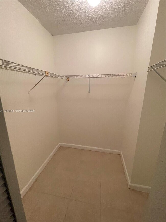 Building Photo - 2541 Aragon Blvd