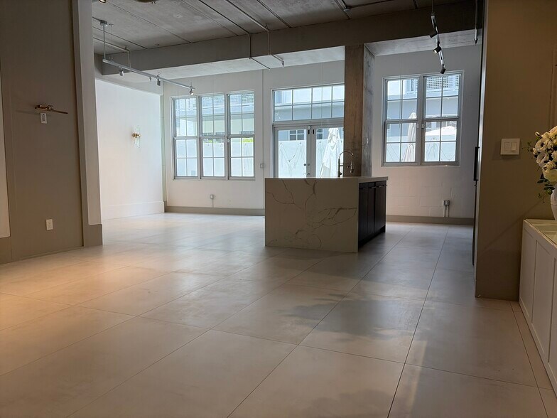 Building Photo - 425 N Andrews Ave