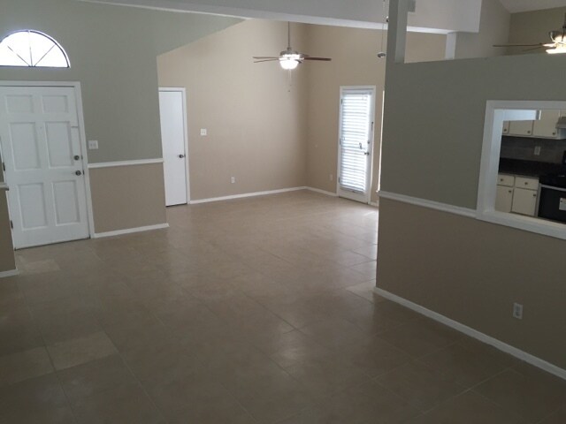 Building Photo - East El Paso 3 bed 2 bath Refrig A/C