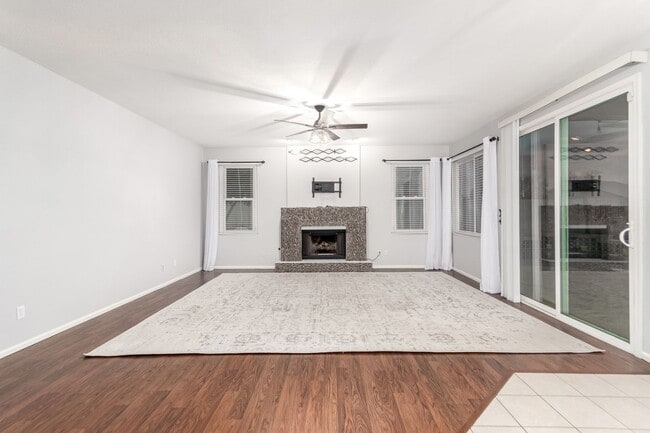 Building Photo - 4 bedoom home with private pool