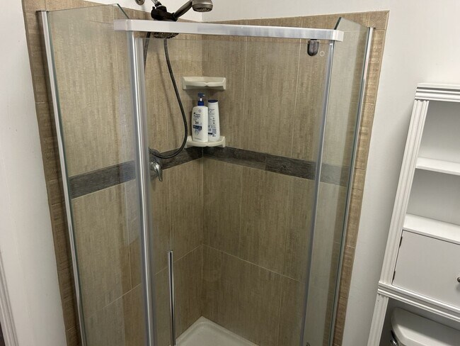 Building Photo - Lovely 1 Bedroom, 1 Bathroom Unit in West Petaluma