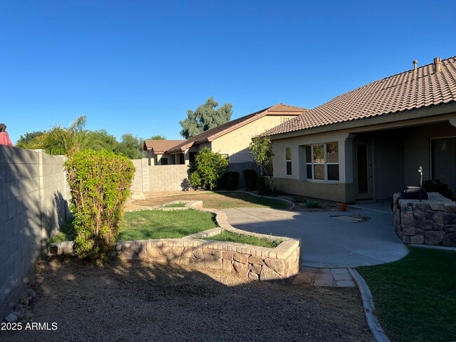 Building Photo - 8032 W Vía Del Sol