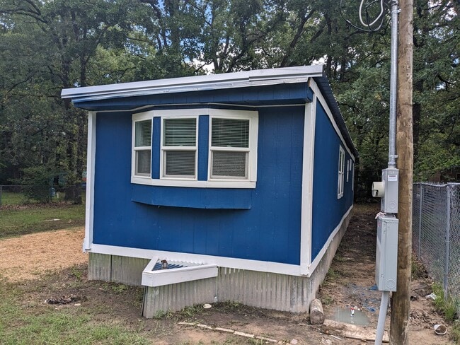 Building Photo - 300 Royal Way