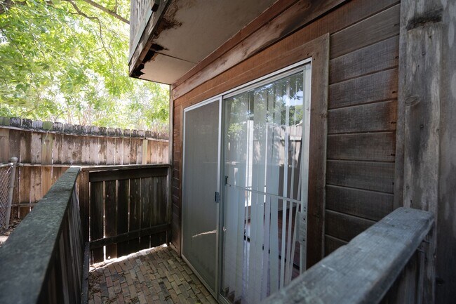 Building Photo - West Campus condos in small complex! W/D i...