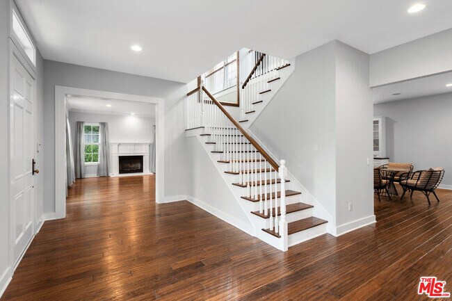 Building Photo - 28910 Hampton Pl
