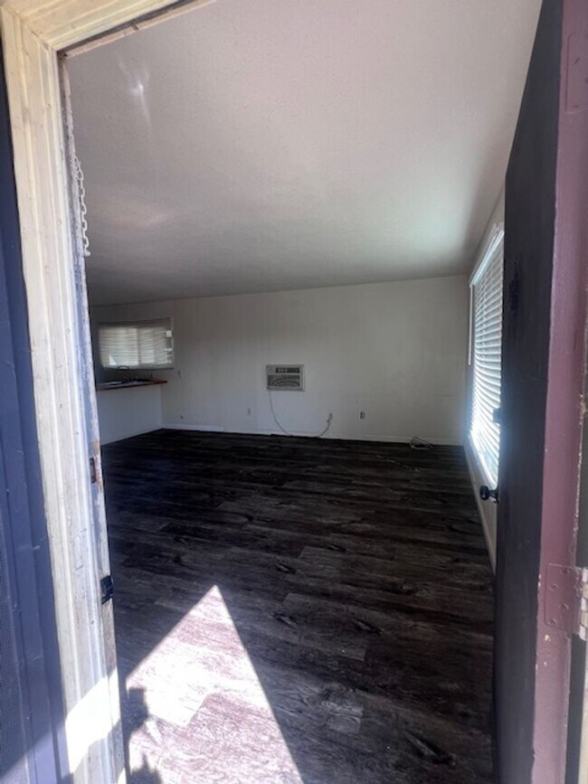 Building Photo - Spacious 1 Bed / 1 Bath Apartment in Colton!