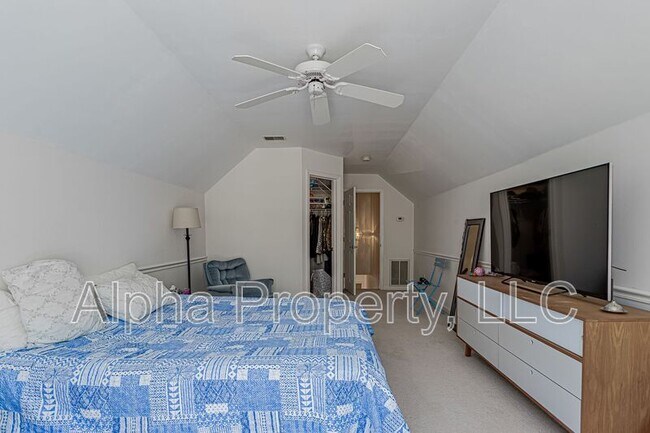 Building Photo - 209 Birchleaf Ln