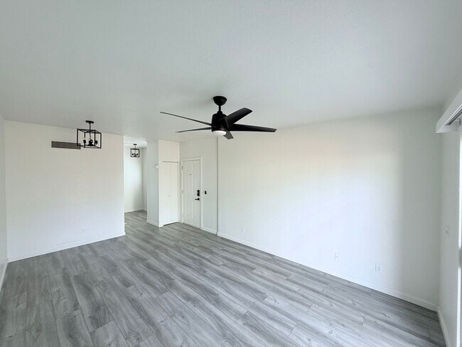 Building Photo - 1 Bedroom condo in Phoenix