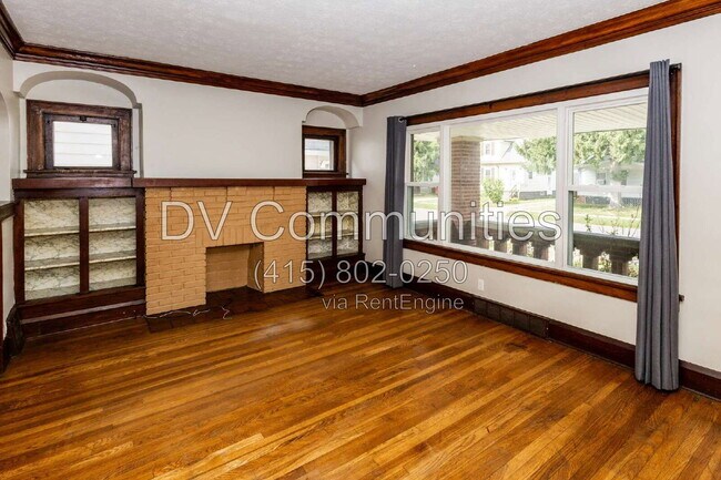 Building Photo - 3765 W 134th St