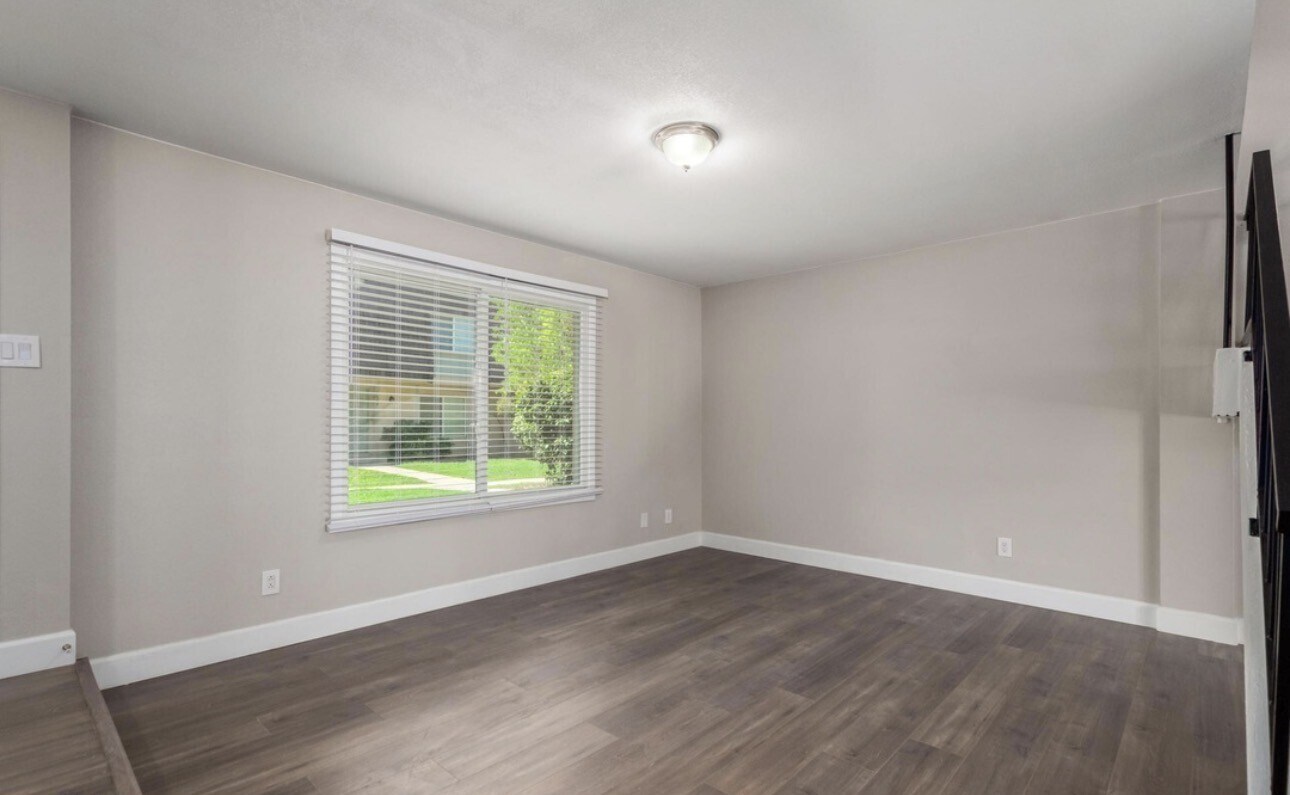 Building Photo - 1623 E Malibu Dr