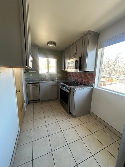 Building Photo - 673 E 6th Ave