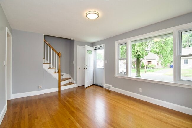 Building Photo - 63 Grandview St
