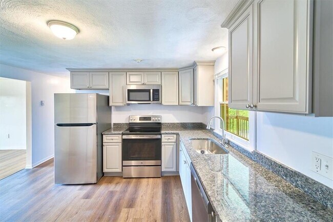 Building Photo - 46 Carman St