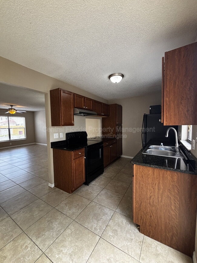 Building Photo - 1627 Long Ridge Ct