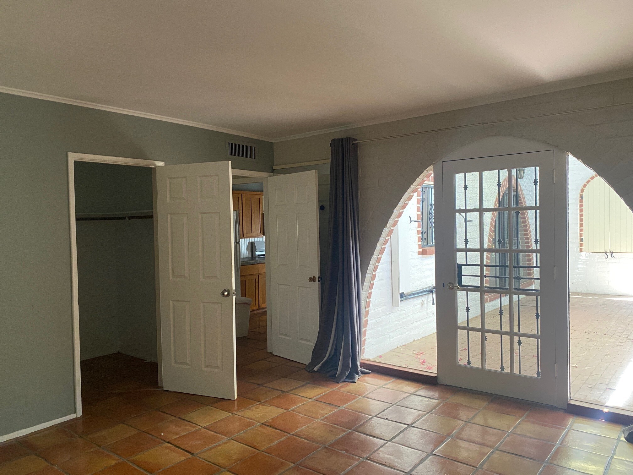 Building Photo - 604 W Roller Coaster Rd