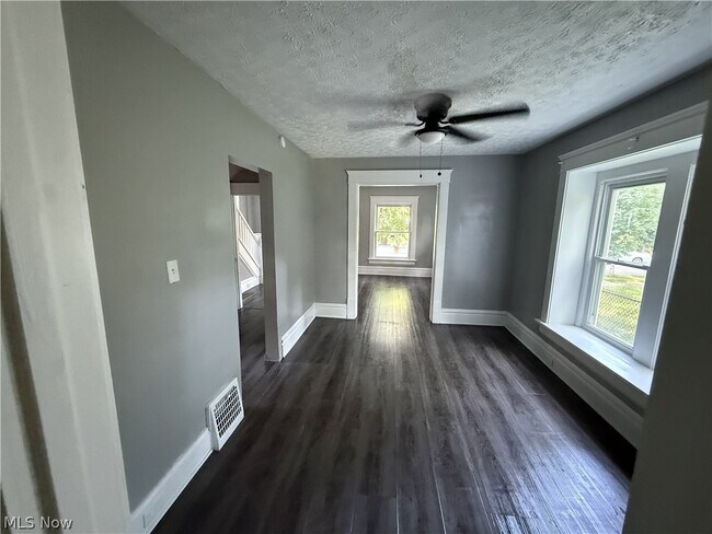 Building Photo - 958 Haynes St