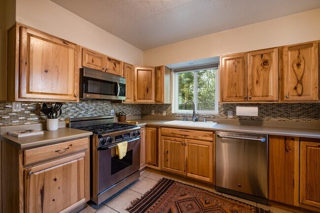 Building Photo - 3812 Calle Del Monte NE