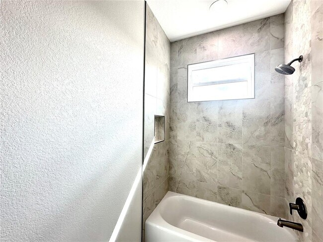 Building Photo - 26127 Northern Cross Rd