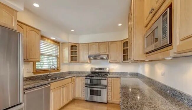 Building Photo - 315 E Valley Ln