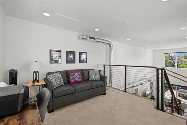 Building Photo - 258 Blackberry Loop