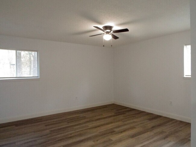 Building Photo - 4607 Wisconsin St