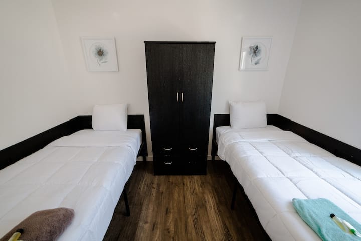 Building Photo - 14836 Archwood St