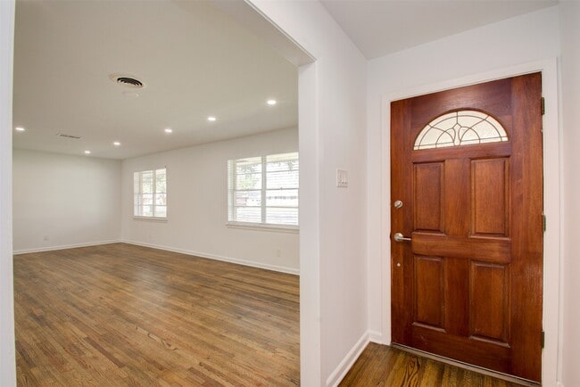 Building Photo - 8939 Rockhurst Dr