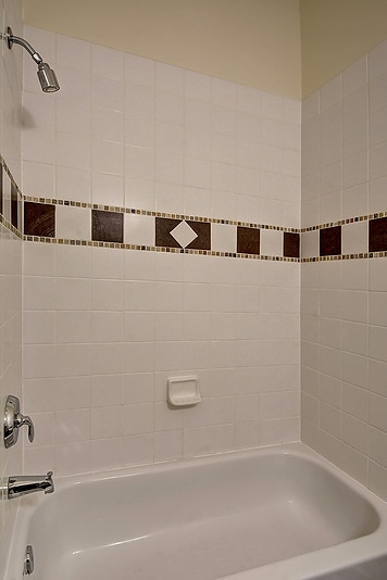 Building Photo - Gorgeous Townhouse in Green-Lake Community