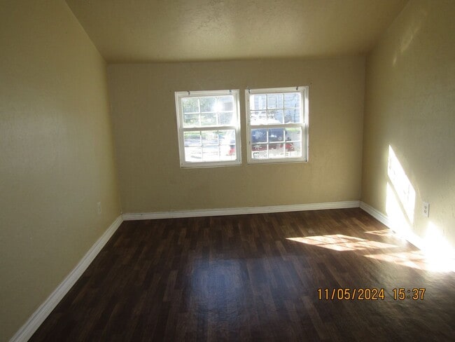 Building Photo - Very nice updated home! Half month rent free($362.50) on the 2nd full month's rent