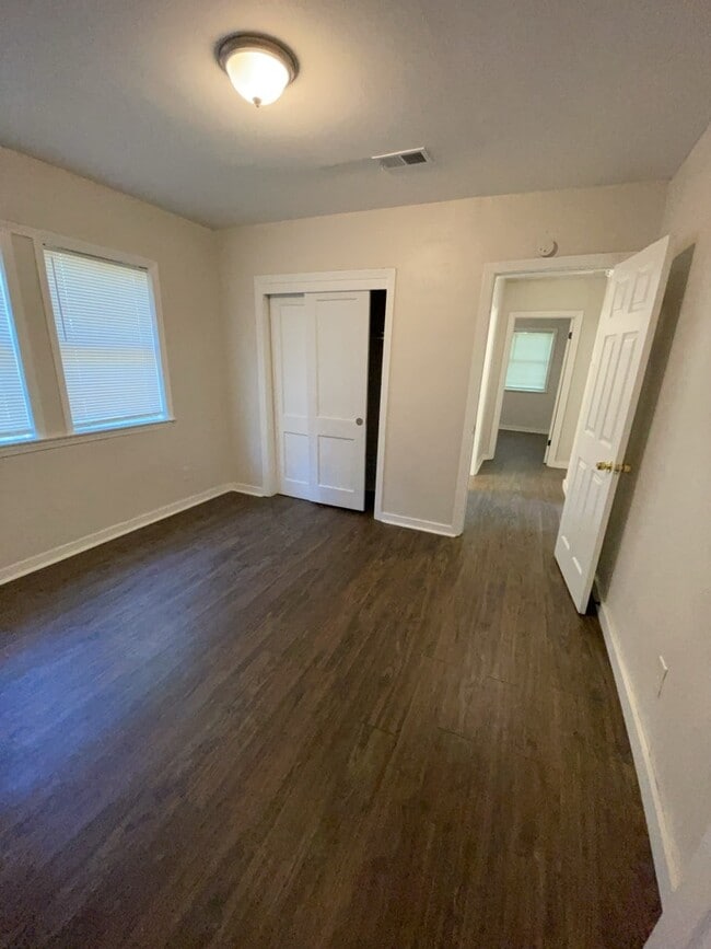 Building Photo - 2469 Belvedere Dr