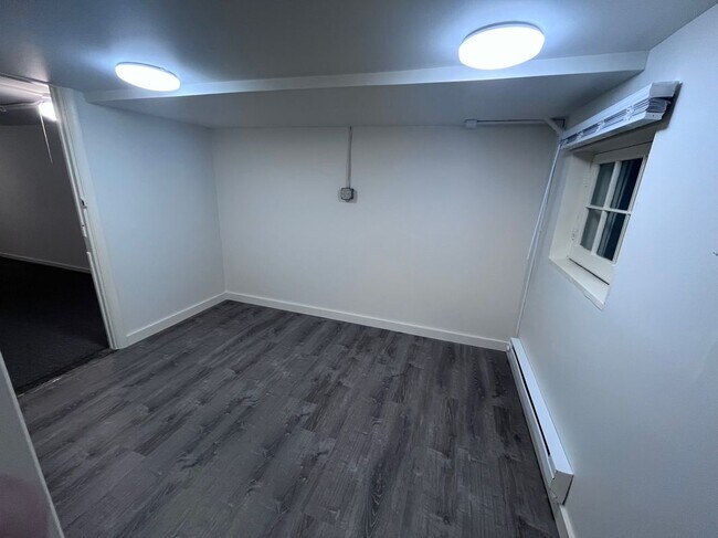 Building Photo - 221 Channing St NE