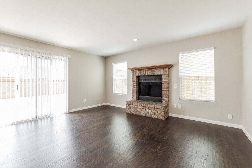 Building Photo - 2811 W Calle Del Tigre