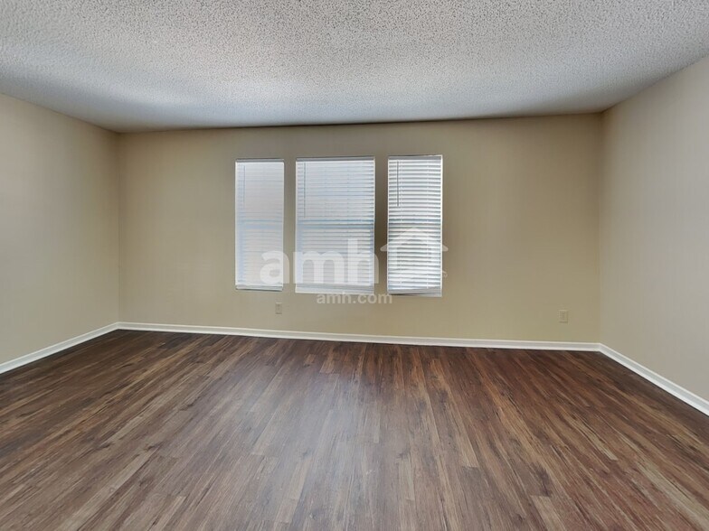 Building Photo - 1545 Fortner Dr