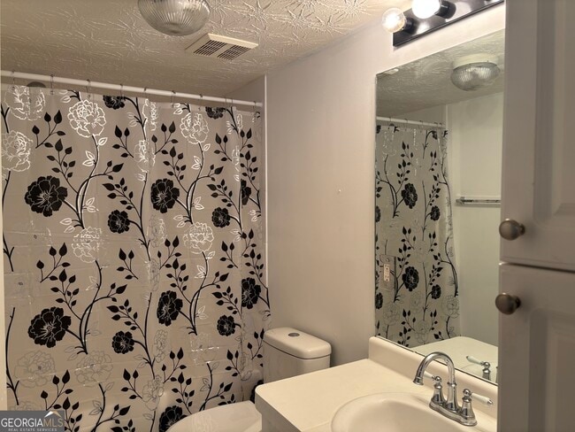 Building Photo - 12 Intown Pl