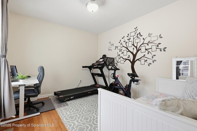 Building Photo - 124 Falcon Ln