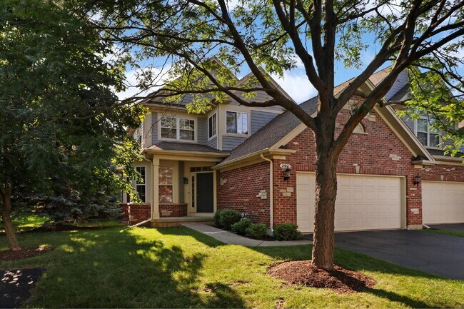 Primary Photo - Spacious 3-Bedroom Townhouse with Main-Flo...