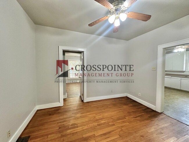 Building Photo - College Ave Triplex