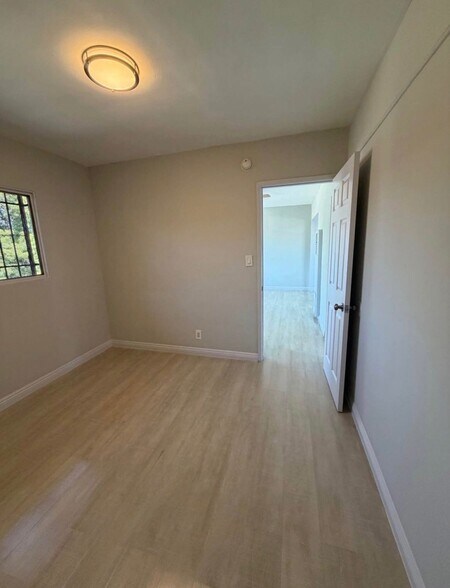Building Photo - 7843 Towne Ave