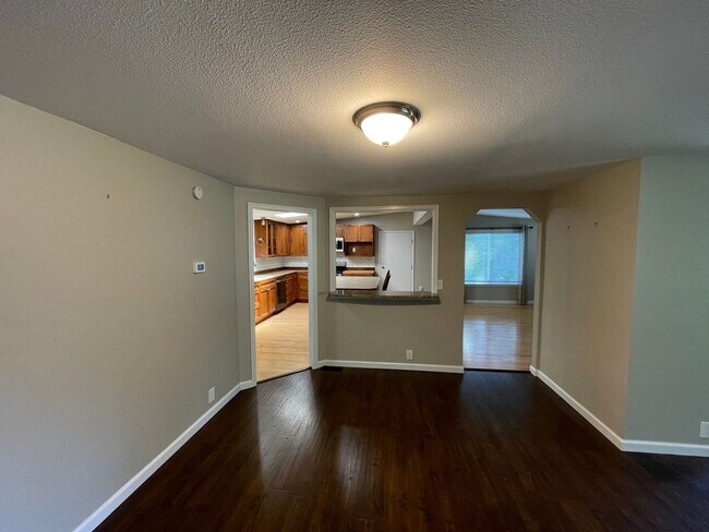 Building Photo - 4113 Kingsway