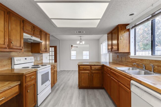 Building Photo - 10401 Wagon Gap Dr