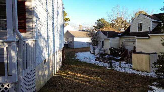 Building Photo - 3 Bedrooms, 2.5 Bathrooms Townhouse Rental