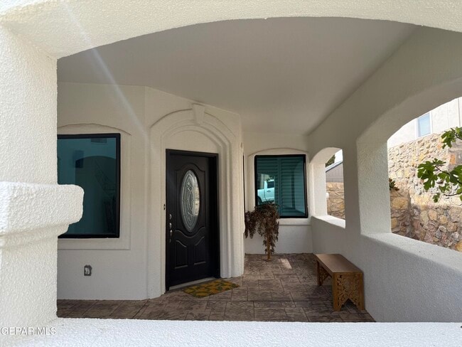Building Photo - 1605 Playa Del Sol St