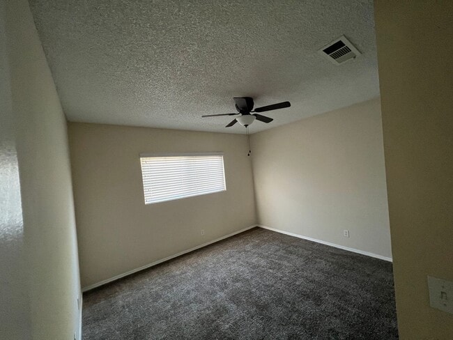 Building Photo - Upgraded granite kitchen and bath! 55+ community