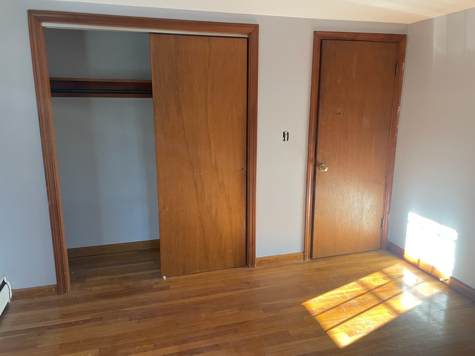 Bedroom 1 - 405 High St