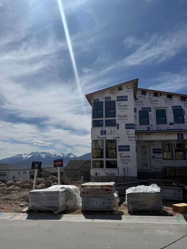 Building Photo - Brand-New Luxury Rental | 6 Bed, 5.5 Bath | 6,510 Sq Ft | Jordanelle Ridge, Heber City | $8,000/mo