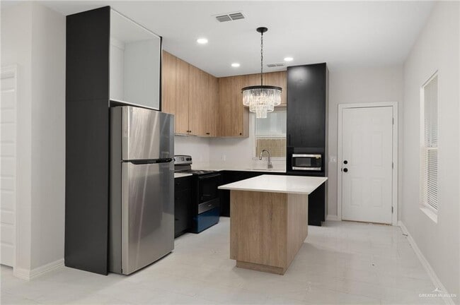 Building Photo - 4508 Larkspur Ave