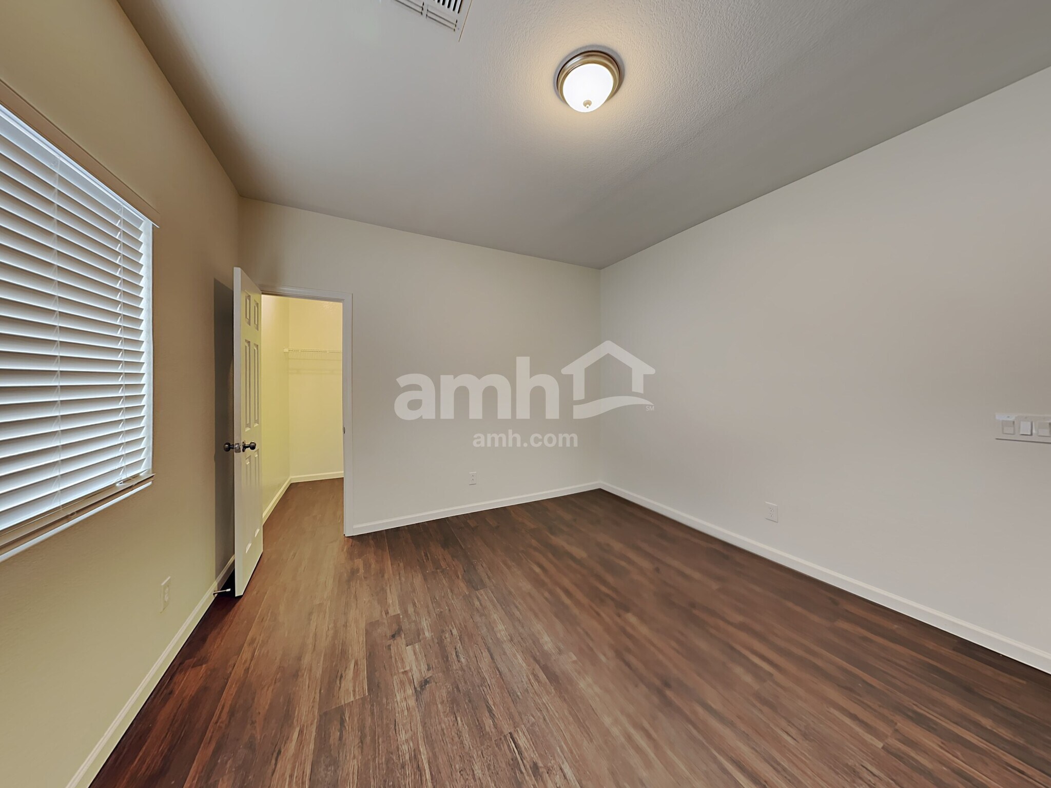 Building Photo - 1212 E Desert Rose Trail