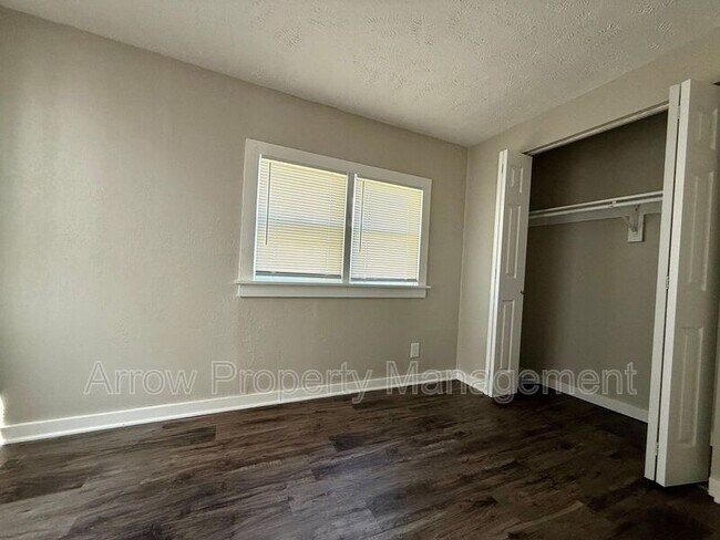 Building Photo - 120 S 28th St